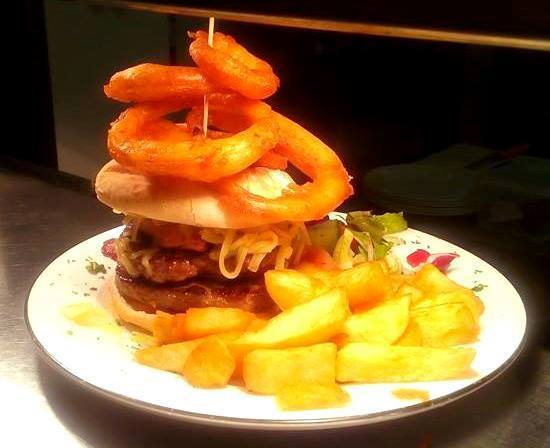 Portrush Adelphi Hotel Buitenkant foto A burger with onion rings