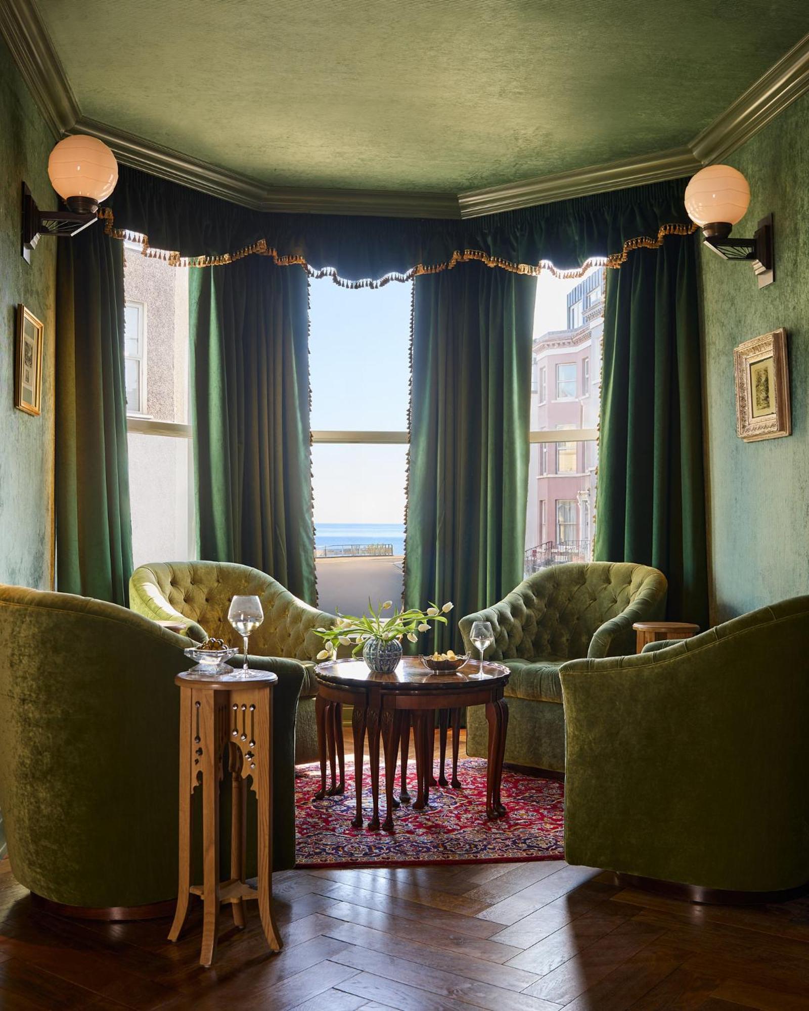 Portrush Adelphi Hotel Buitenkant foto