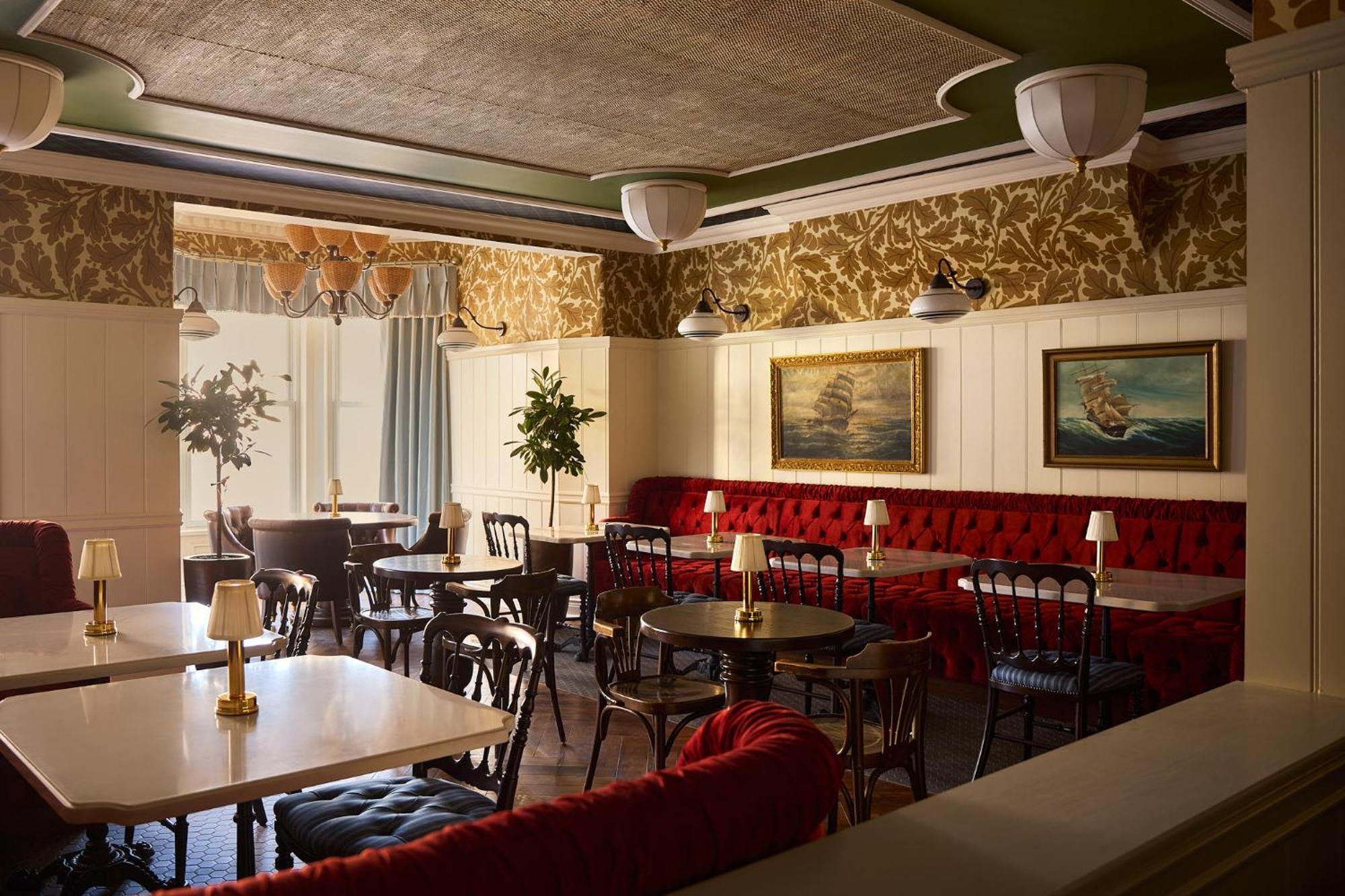 Portrush Adelphi Hotel Buitenkant foto