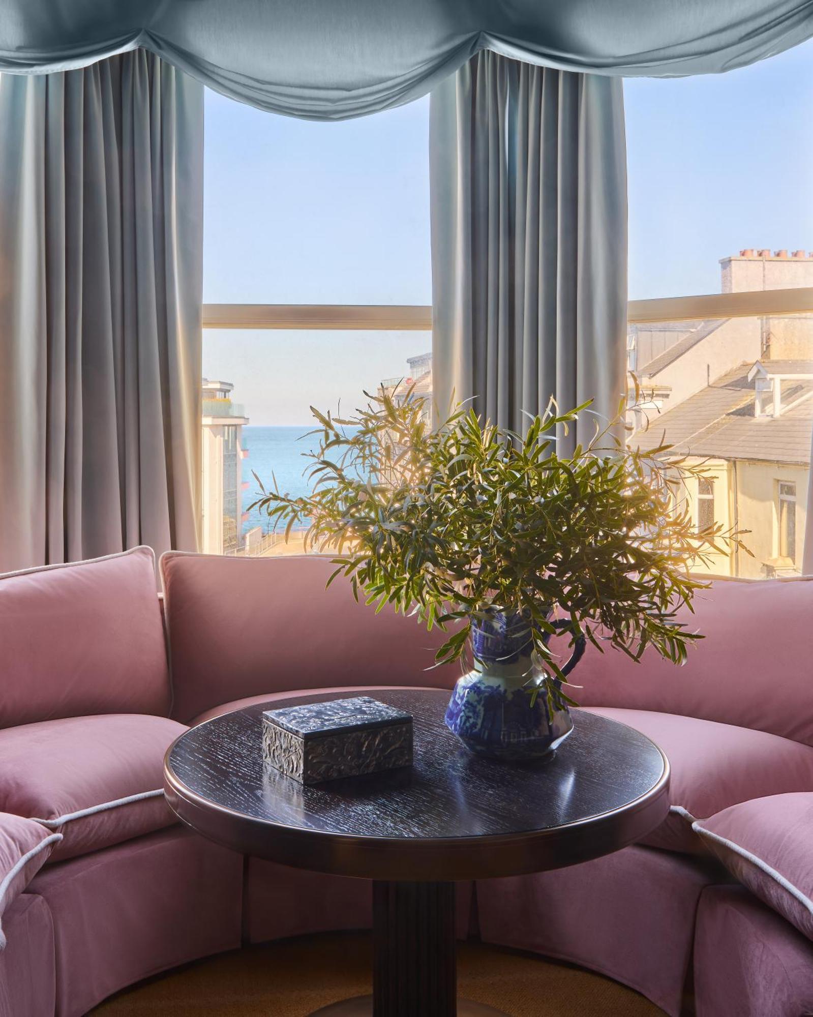 Portrush Adelphi Hotel Buitenkant foto