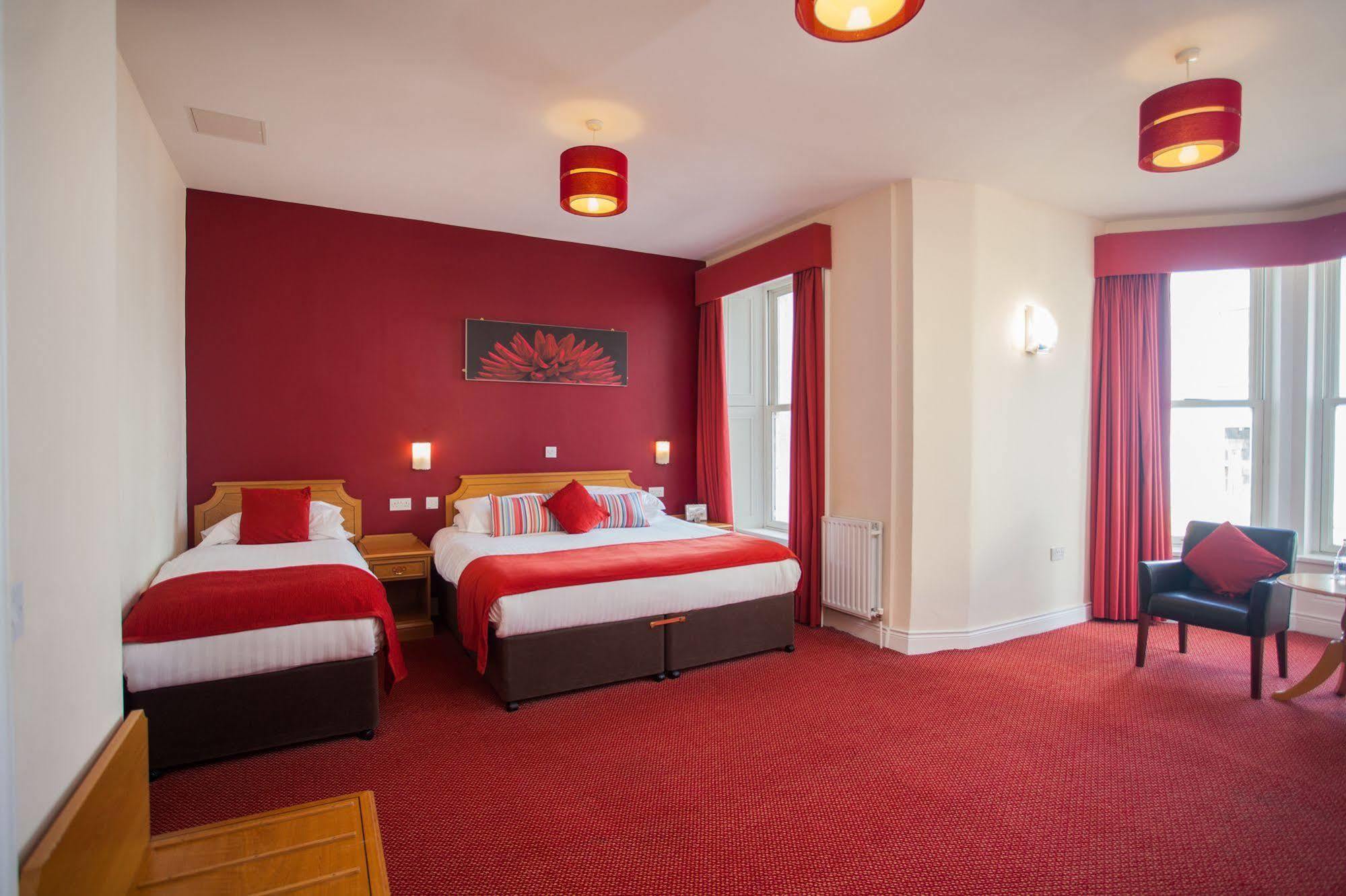 Portrush Adelphi Hotel Buitenkant foto A room at the hotel